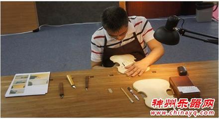 制琴狂人吳祖亮受聘非遺傳承使命 - 神州樂器網新聞